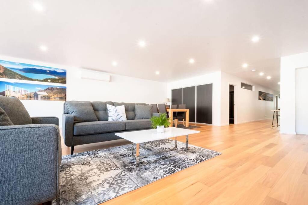 Central Modern 2 Bedroom With Wifi Launceston Bagian luar foto