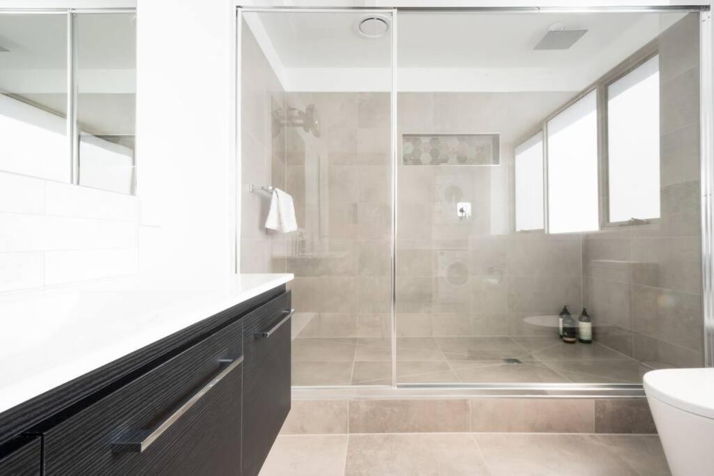 Central Modern 2 Bedroom With Wifi Launceston Bagian luar foto